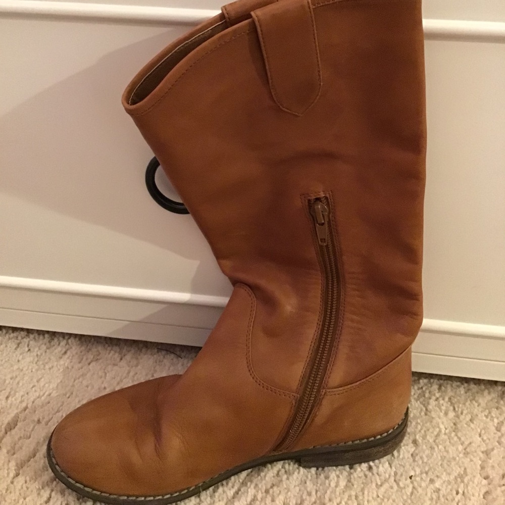 Peak riding boots